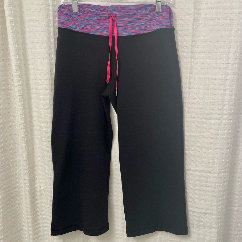 Lululemon Black Multicolored Waist Crop Flared Leggings - Size 8 - EUC!